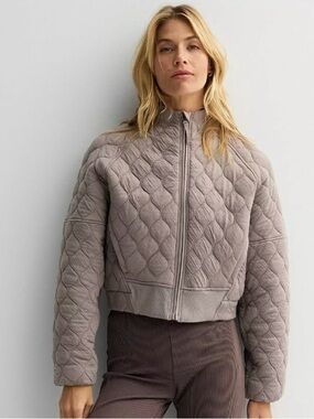 Quilted Zip-Front Cropped Puffer Jacket in Taupe Gray. NWT